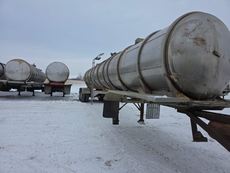 Discover U-4824 1998 Polar 7000 Gallon Stainless Steel tanker — a high-capacity semi tanker built for heavy-duty hauling