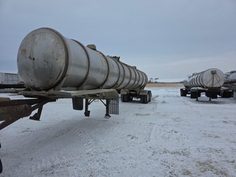 Discover U-4824 1998 Polar 7000 Gallon Stainless Steel tanker — a high-capacity semi tanker built for heavy-duty hauling
