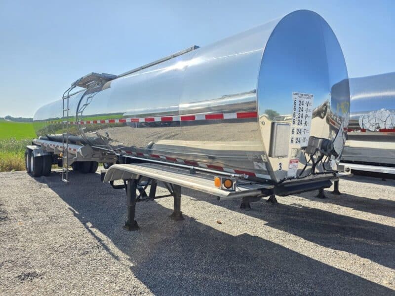 U-4827 1988 STE 7000 Gallon Stainless Steel Semi Tanker
