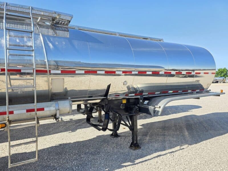 U-4827 1988 STE 7000 Gallon Stainless Steel Semi Tanker