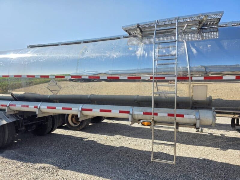 U-4827 1988 STE 7000 Gallon Stainless Steel Semi Tanker