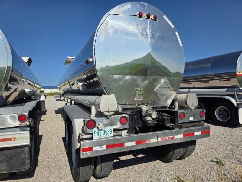 U-4827 1988 STE 7000 Gallon Stainless Steel Semi Tanker