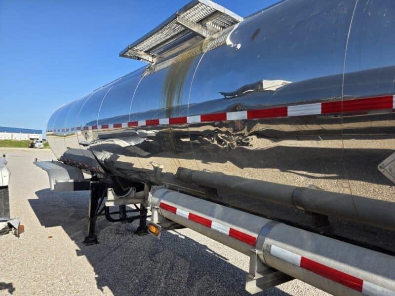 U-4827 1988 STE 7000 Gallon Stainless Steel Semi Tanker