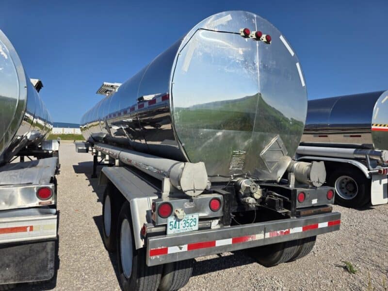 U-4827 1988 STE 7000 Gallon Stainless Steel Semi Tanker