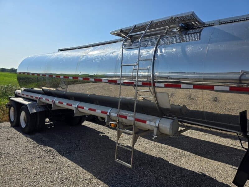 U-4827 1988 STE 7000 Gallon Stainless Steel Semi Tanker