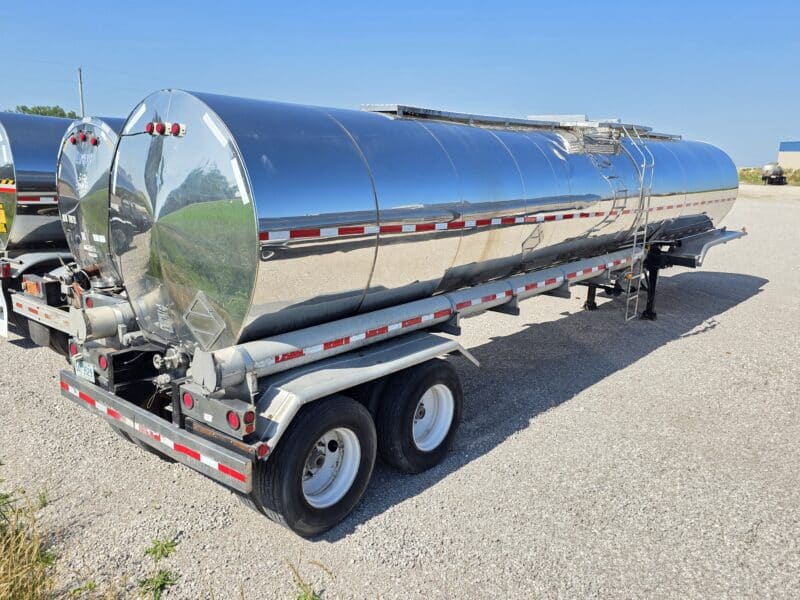 U-4827 1988 STE 7000 Gallon Stainless Steel Semi Tanker