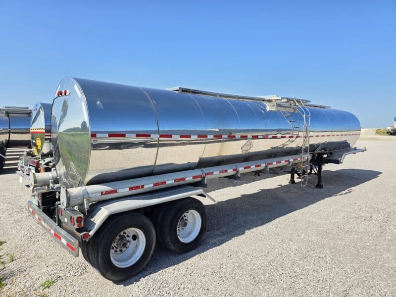 U-4827 1988 STE 7000 Gallon Stainless Steel Semi Tanker