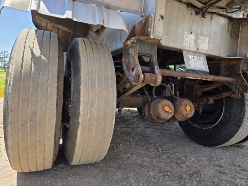 U-276 1991 Walker 6200 Gallon Stainless Steel Semi Tanker