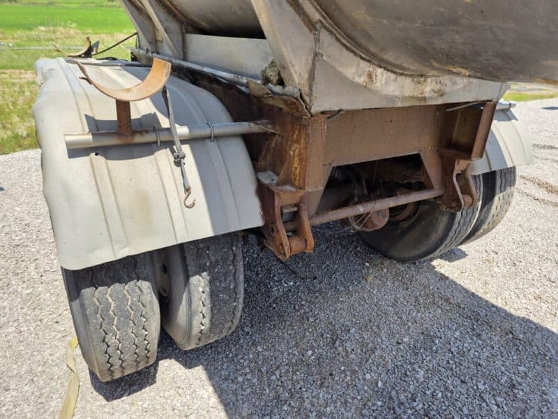 T-65 1991 Barbel 6550 Gallon Stainless Steel Semi Tanker