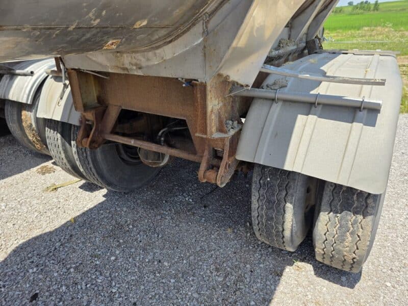 T-65 1991 Barbel 6550 Gallon Stainless Steel Semi Tanker