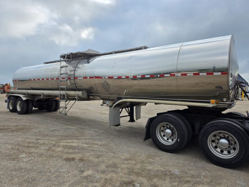 U-4828 1993 Barbel 7000 Gallon Stainless Steel Semi Tanker