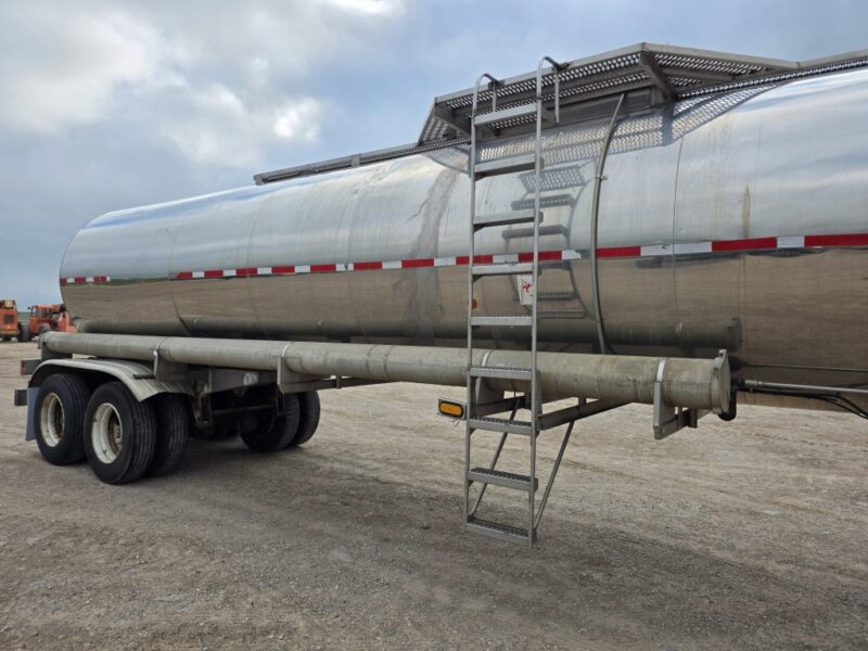 U-4828 1993 Barbel 7000 Gallon Stainless Steel Semi Tanker