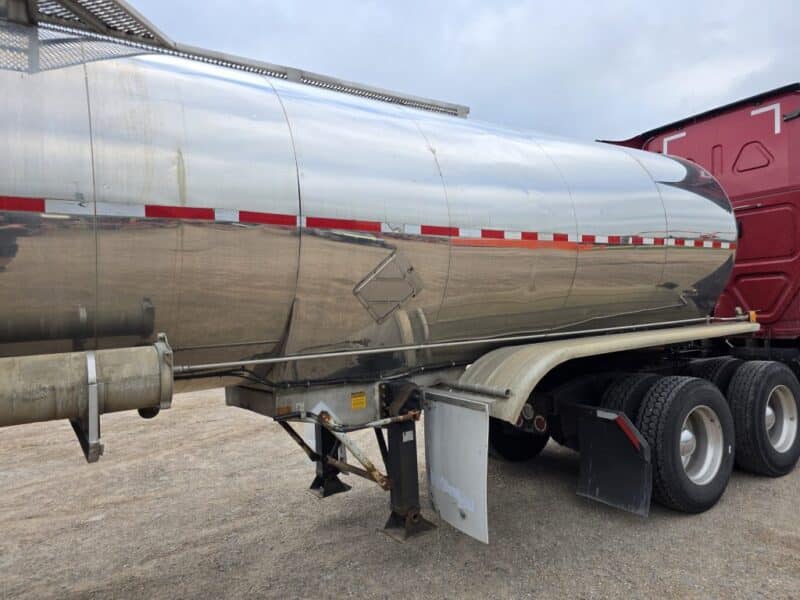 U-4828 1993 Barbel 7000 Gallon Stainless Steel Semi Tanker