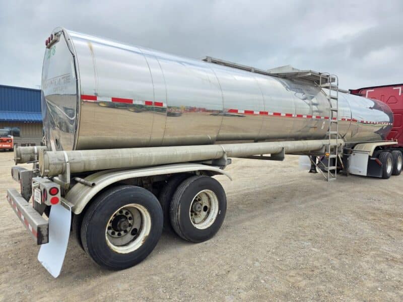 U-4828 1993 Barbel 7000 Gallon Stainless Steel Semi Tanker