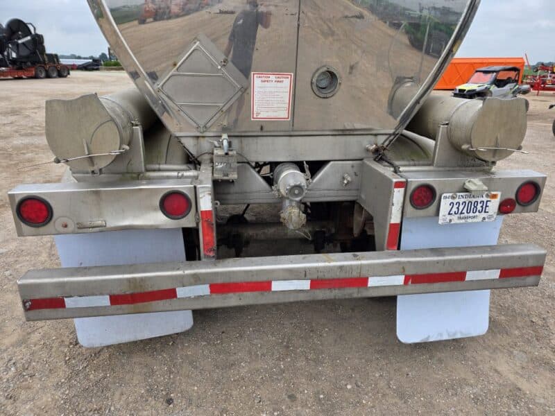U-4828 1993 Barbel 7000 Gallon Stainless Steel Semi Tanker