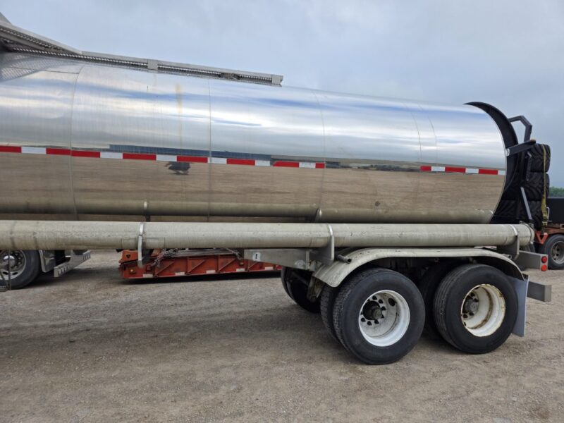 U-4828 1993 Barbel 7000 Gallon Stainless Steel Semi Tanker