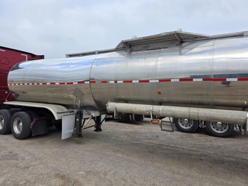 U-4828 1993 Barbel 7000 Gallon Stainless Steel Semi Tanker