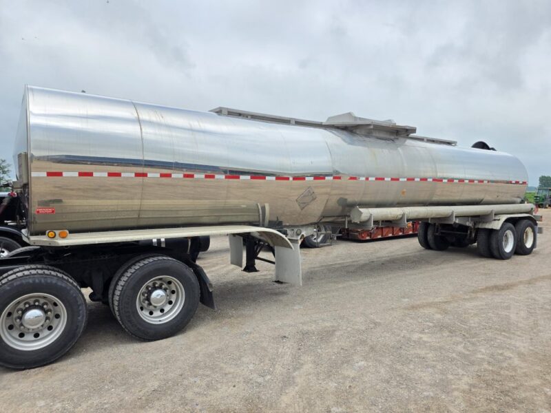 U-4828 1993 Barbel 7000 Gallon Stainless Steel Semi Tanker