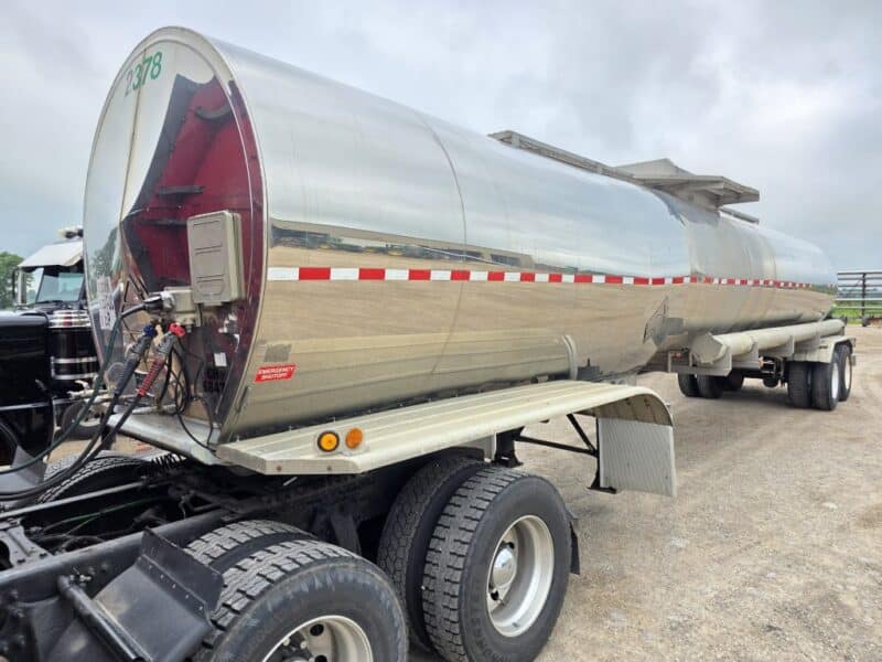 U-4828 1993 Barbel 7000 Gallon Stainless Steel Semi Tanker