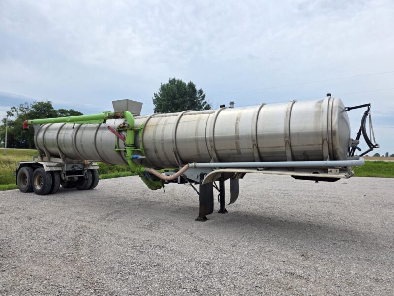 U-4822 6800 Gallon Stainless Center Dump Tanker w. HYD Offload Boom Kit