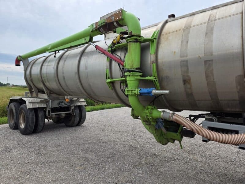 U-4822 6800 Gallon Stainless Center Dump Tanker w. HYD Offload Boom Kit