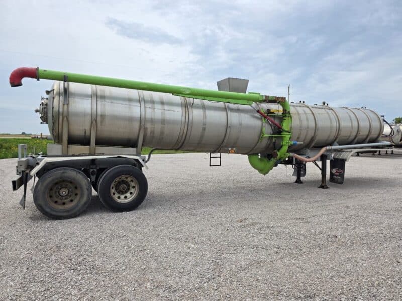 U-4822 6800 Gallon Stainless Center Dump Tanker w. HYD Offload Boom Kit