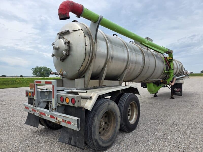 U-4822 6800 Gallon Stainless Center Dump Tanker w. HYD Offload Boom Kit