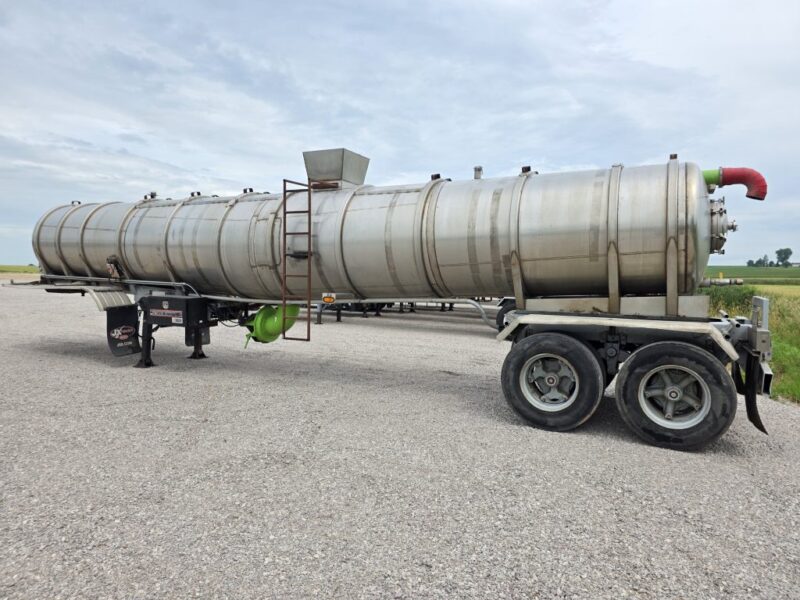 U-4822 6800 Gallon Stainless Center Dump Tanker w. HYD Offload Boom Kit