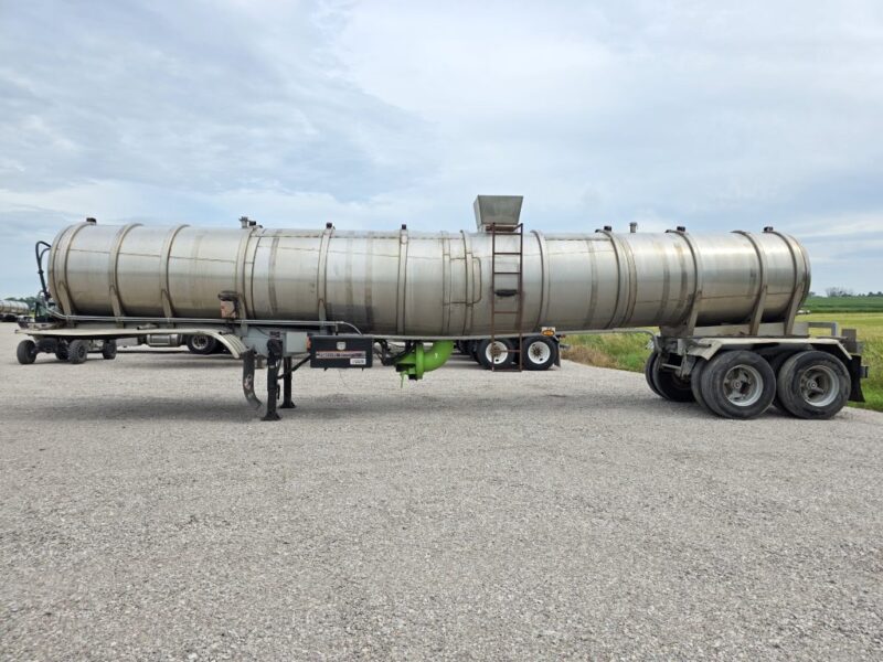 U-4822 6800 Gallon Stainless Center Dump Tanker w. HYD Offload Boom Kit
