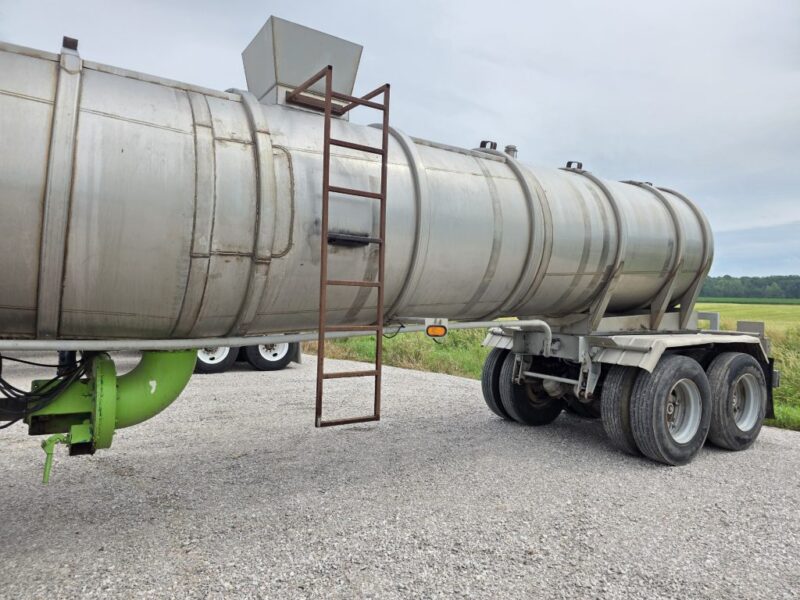 U-4822 6800 Gallon Stainless Center Dump Tanker w. HYD Offload Boom Kit