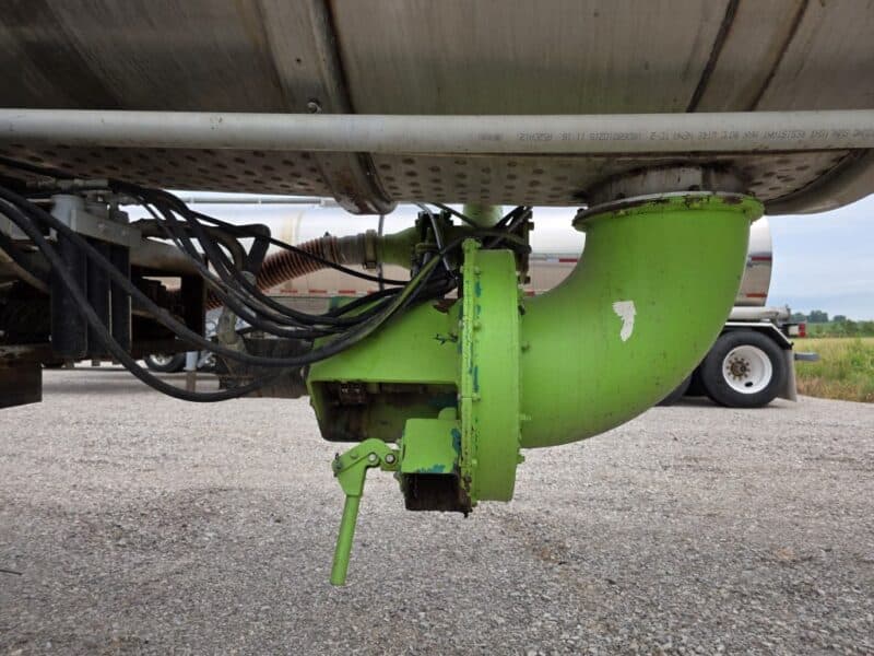 U-4822 6800 Gallon Stainless Center Dump Tanker w. HYD Offload Boom Kit
