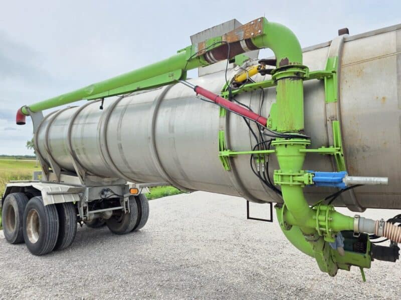 U-4822 6800 Gallon Stainless Center Dump Tanker w. HYD Offload Boom Kit