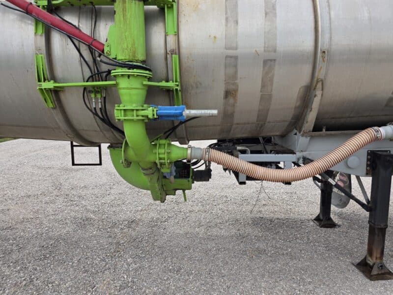 U-4822 6800 Gallon Stainless Center Dump Tanker w. HYD Offload Boom Kit