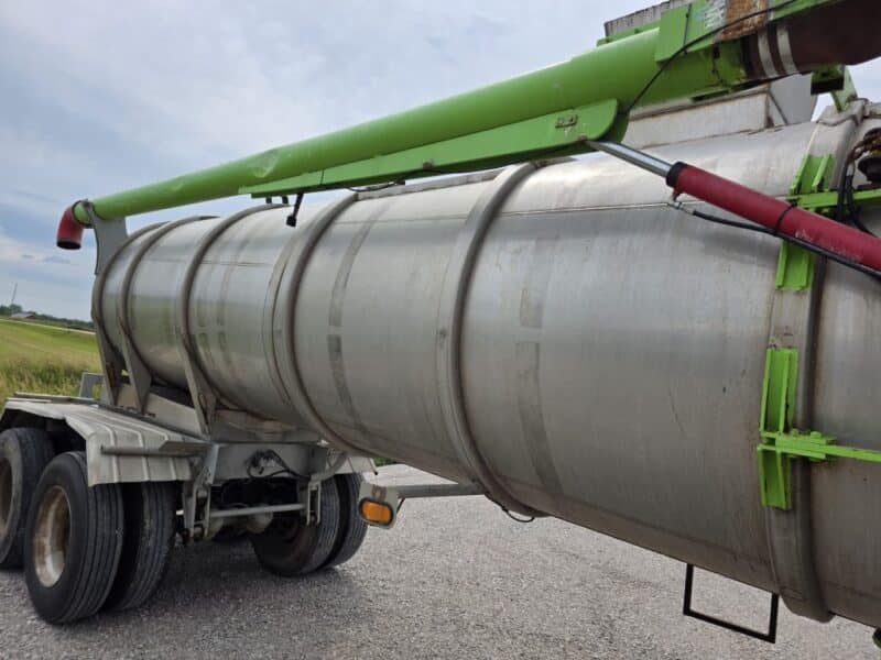 U-4822 6800 Gallon Stainless Center Dump Tanker w. HYD Offload Boom Kit