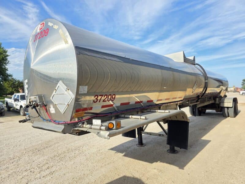 U-4829 1993 STE 5500 Gallon Stainless Steel Semi Tanker