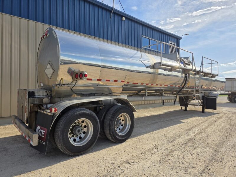 U-4829 1993 STE 5500 Gallon Stainless Steel Semi Tanker