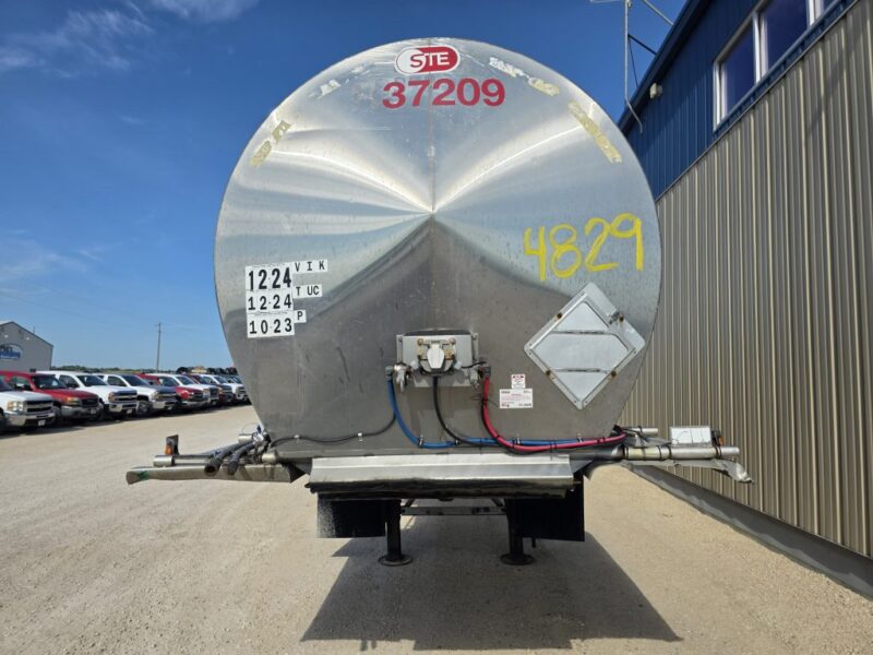 U-4829 1993 STE 5500 Gallon Stainless Steel Semi Tanker