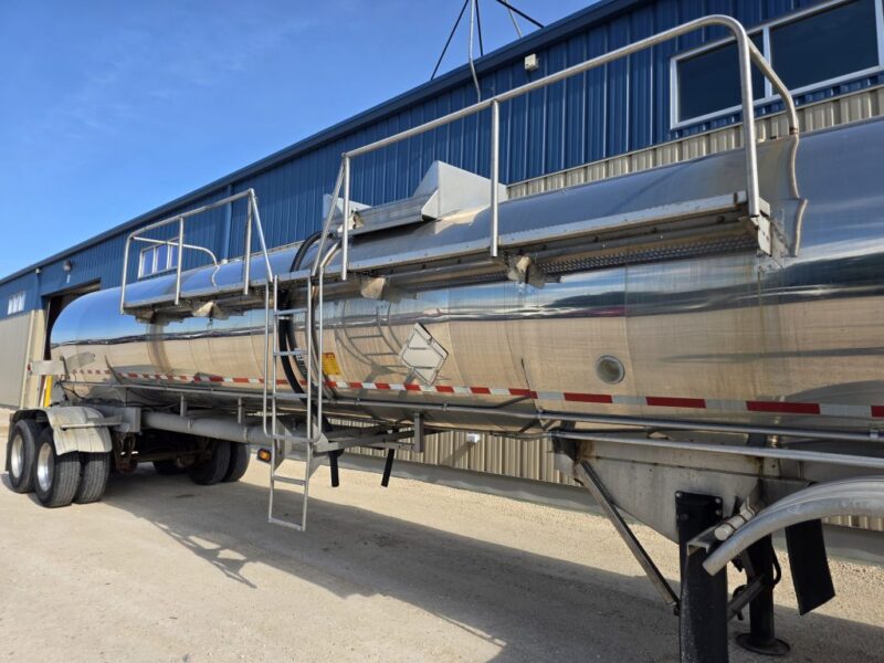 U-4829 1993 STE 5500 Gallon Stainless Steel Semi Tanker