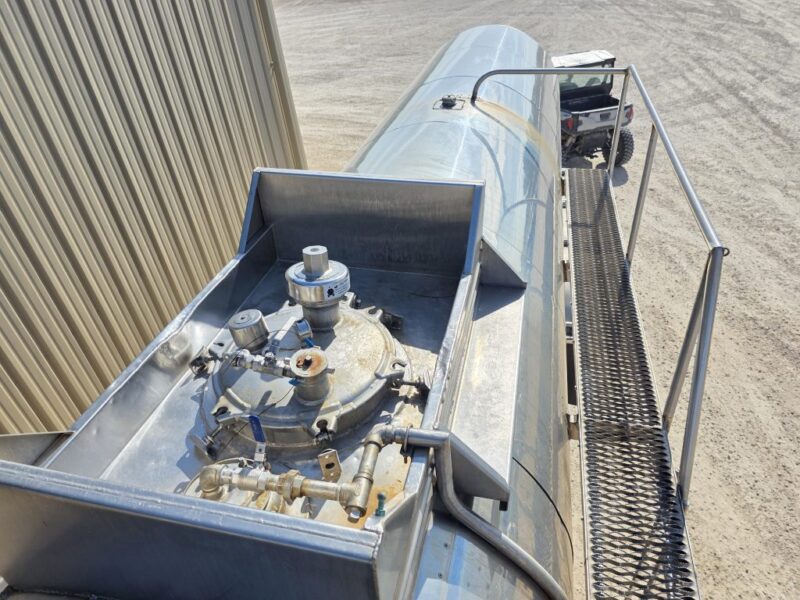 U-4829 1993 STE 5500 Gallon Stainless Steel Semi Tanker