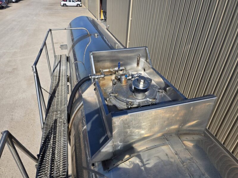 U-4829 1993 STE 5500 Gallon Stainless Steel Semi Tanker