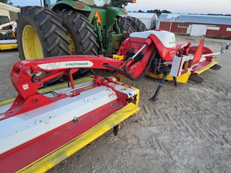 Only Used 412 Hours. Pottinger Novacat V10000 RC Triple Mower with 351 Alpha Motion Front Mower
