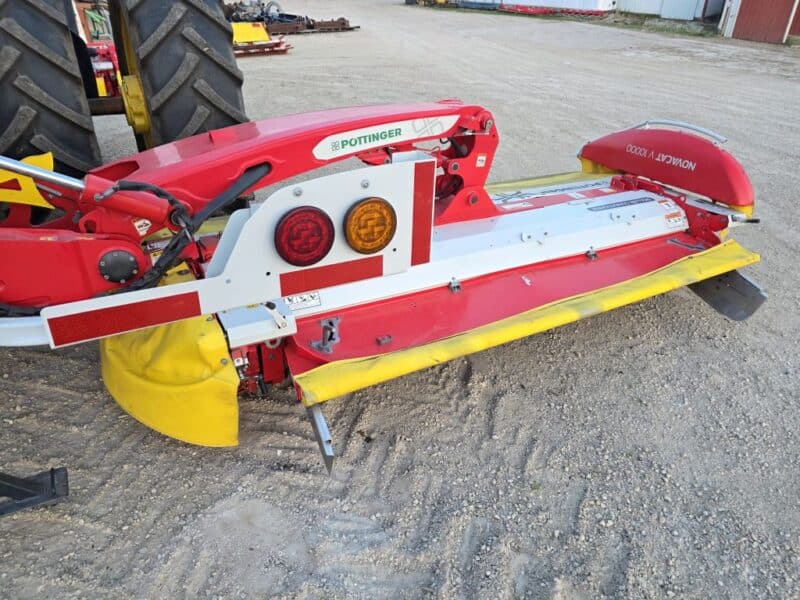 Only Used 412 Hours. Pottinger Novacat V10000 RC Triple Mower with 351 Alpha Motion Front Mower