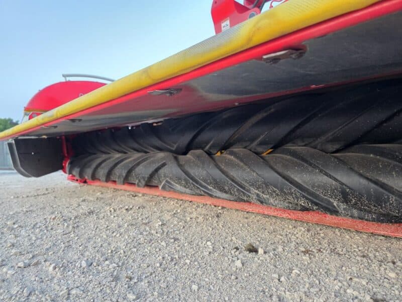 Only Used 412 Hours. Pottinger Novacat V10000 RC Triple Mower with 351 Alpha Motion Front Mower