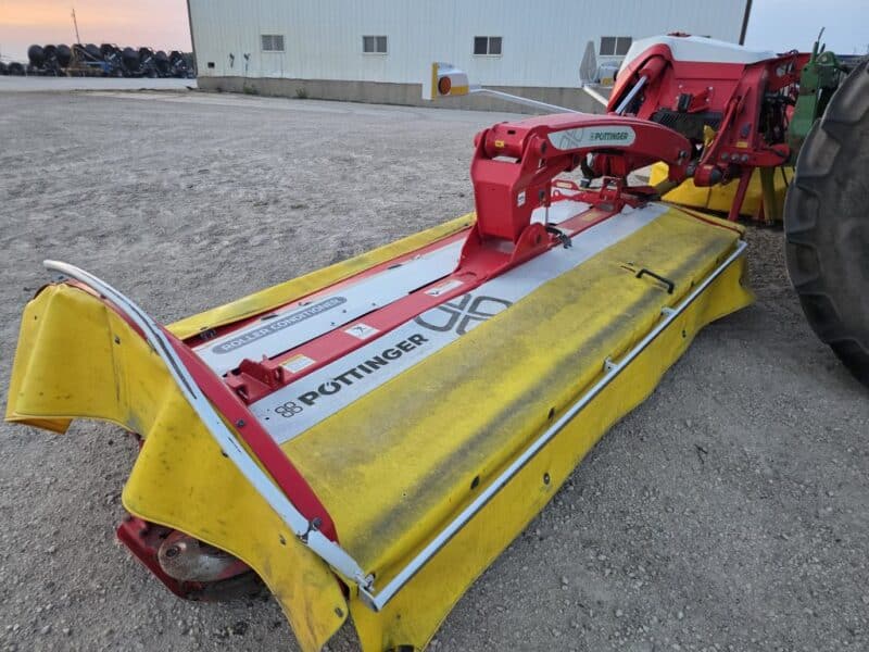 Only Used 412 Hours. Pottinger Novacat V10000 RC Triple Mower with 351 Alpha Motion Front Mower