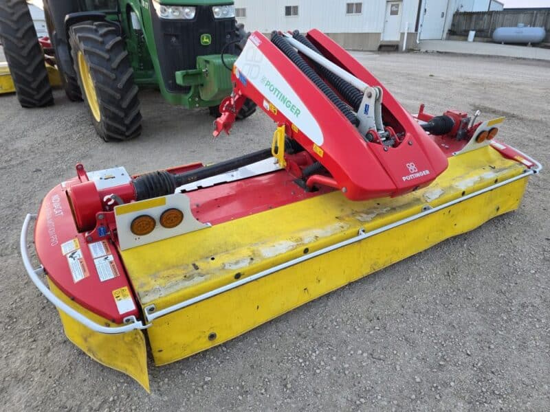 Only Used 412 Hours. Pottinger Novacat V10000 RC Triple Mower with 351 Alpha Motion Front Mower