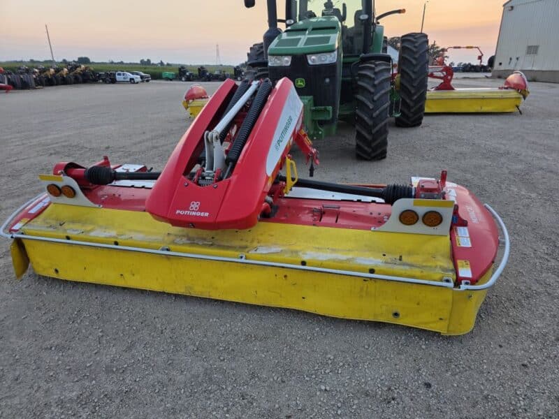 Only Used 412 Hours. Pottinger Novacat V10000 RC Triple Mower with 351 Alpha Motion Front Mower