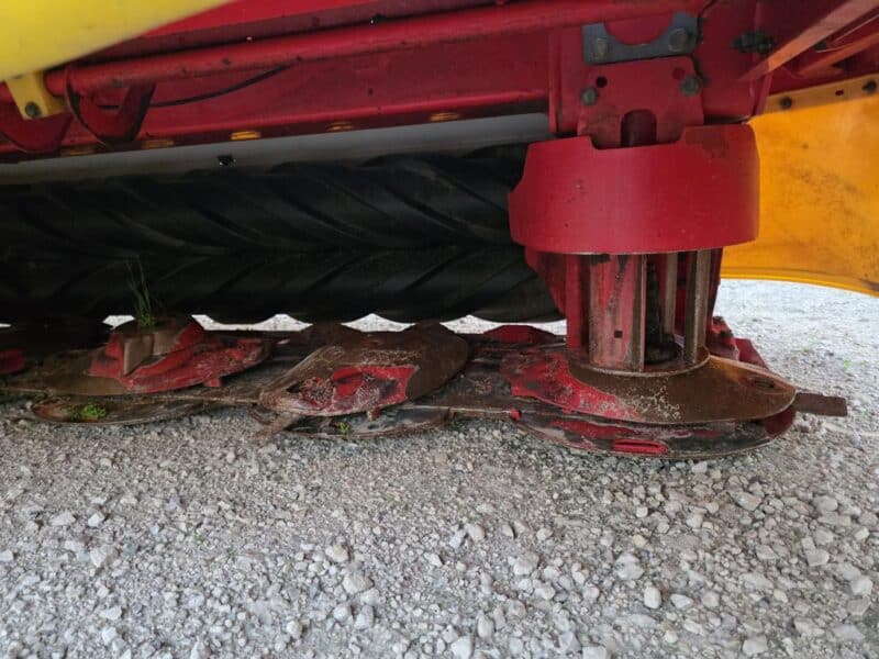 Only Used 412 Hours. Pottinger Novacat V10000 RC Triple Mower with 351 Alpha Motion Front Mower