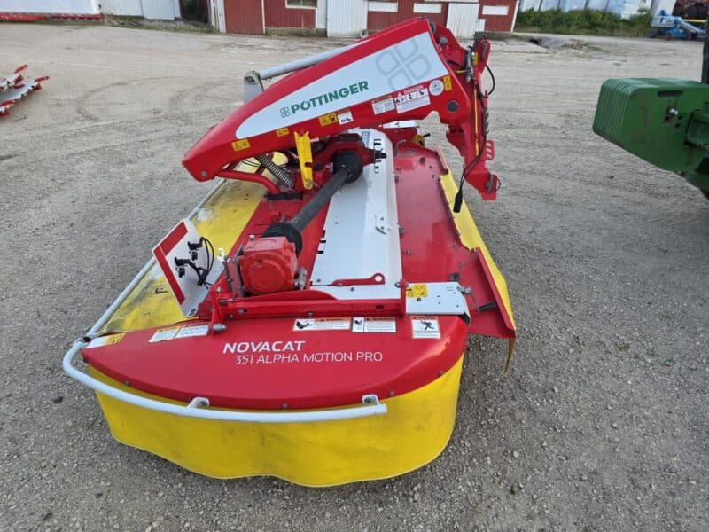 Only Used 412 Hours. Pottinger Novacat V10000 RC Triple Mower with 351 Alpha Motion Front Mower