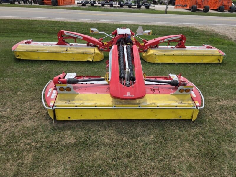 Only Used 412 Hours. Pottinger Novacat V10000 RC Triple Mower with 351 Alpha Motion Front Mower