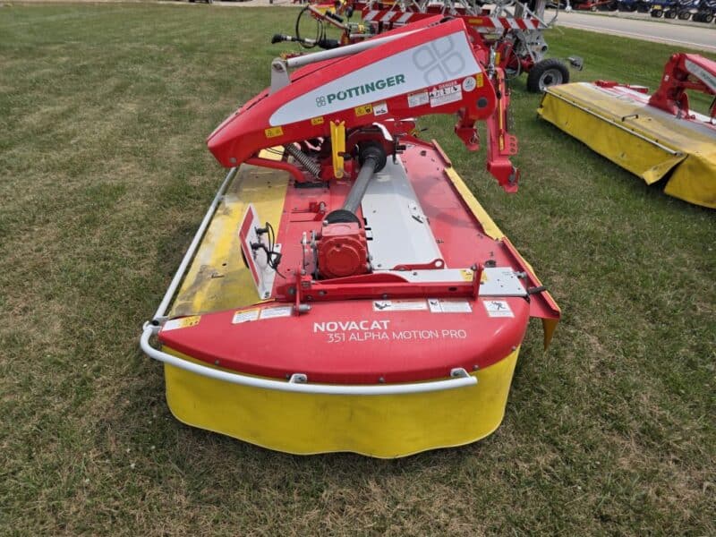 Only Used 412 Hours. Pottinger Novacat V10000 RC Triple Mower with 351 Alpha Motion Front Mower